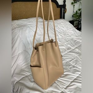 OAK + FORT tan bucket bag